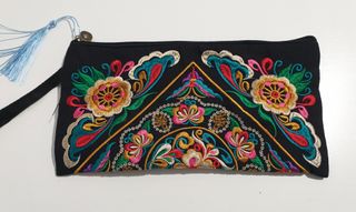 Bolso/Neceser Negro Bordado Flores