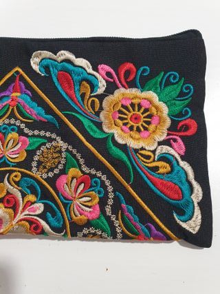 Bolso/Neceser Negro Bordado Flores