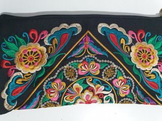Bolso/Neceser Negro Bordado Flores