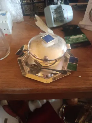 Zuccheriera vintage con cucchiaino