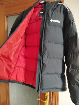 Chaqueta REVS Yamaha Hombre Negra y Roja