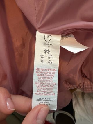 Abrigo acolchado rosa palo