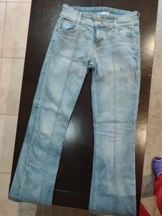 2 vaqueros Bershka y Pull&Bear + 1 negro de regalo