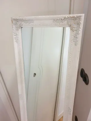 Specchio da terra per guardaroba in legno bianco