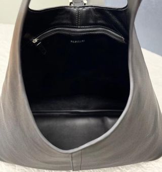 Bolso Balenciaga Negro con Candado Plateado