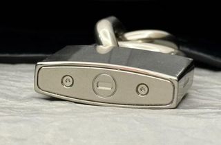 Bolso Balenciaga Negro con Candado Plateado