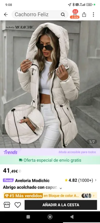 Abrigo beige acolchado con capucha.