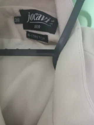 Traje de pantalón beige mujer