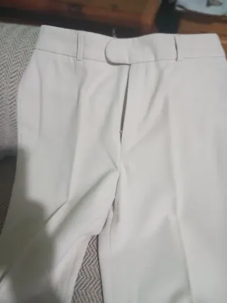 Traje de pantalón beige mujer