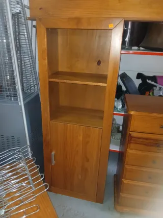 Mueble pino 2 estantes 1 puerta