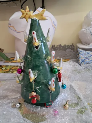 Albero di Natale in ceramica decorato