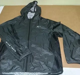Cortavientos impermeable Nike Trail Talla M de hom