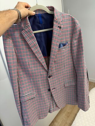 Americana Zara Cuadros Rojo y Azul