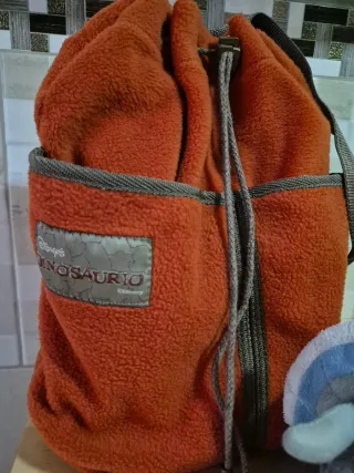 Mochila y Peluche Dinosaurio Disney