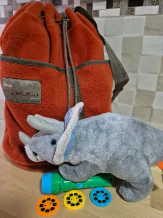 Mochila y Peluche Dinosaurio Disney