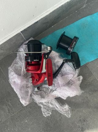 Carrete Pesca Daiwa Emcast 5500 Rojo