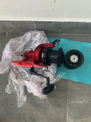 Carrete Pesca Daiwa Emcast 5500 Rojo