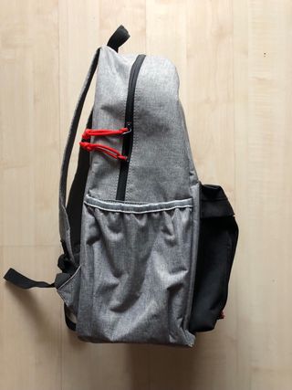 Mochila Boomerang gris y negra