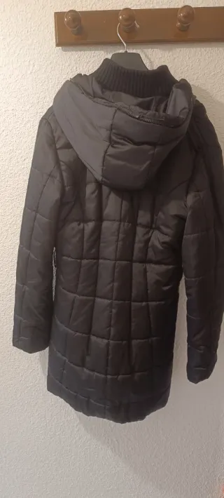 Abrigo Desigual Negro con Estampado Floral