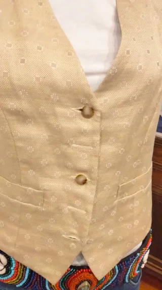 Chaleco de seda beige