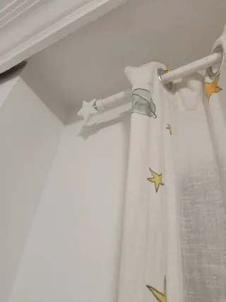 Cortinas infantiles con estrellas y planetas