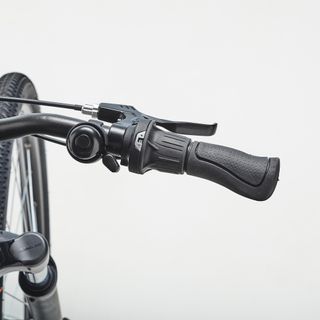 Bicicleta eléctrica trekking cuadro bajo Riverside 100 E