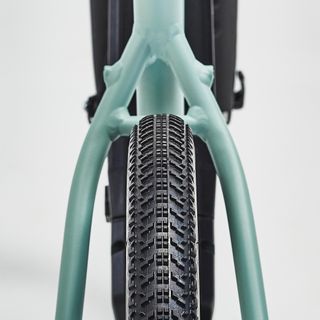 Bicicleta eléctrica trekking cuadro bajo Riverside 100 E