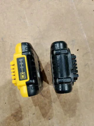2 Baterías DeWalt 20€ por unidad
