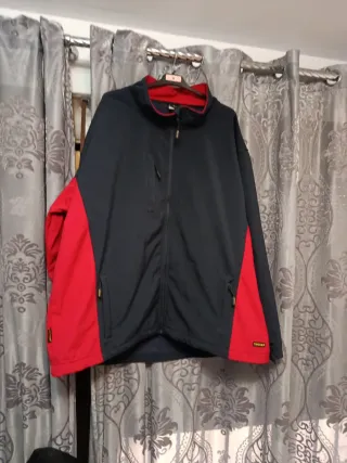 Chaqueta Tricorp Negra y Roja