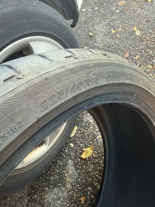 Bridgestone 225/40/19 93W Neumático