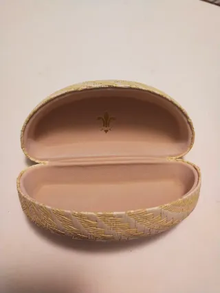 Estuche rígido para gafas(sin uso)+otro de regalo