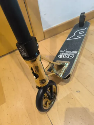 Patinete One Option BCN Dorado