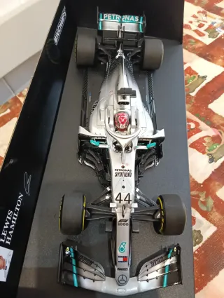 Mercedes F1 W10 Hamilton 1:18 Minichamps