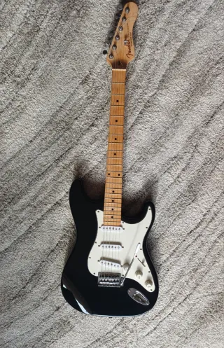 Guitarra Eléctrica Fender Stratocaster Negra