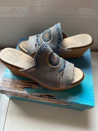 Zuecos Angel Dela Guarda Oro y Gris