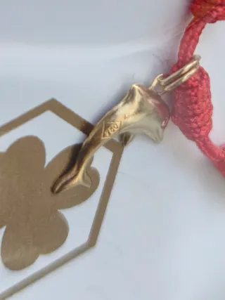 Pulsera 7 nudos con delfín de oro 18k.