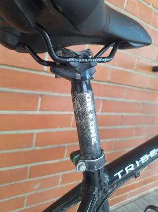 Bicicleta BTT con sillín y cadena nuevos