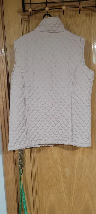 Chaleco acolchado beige