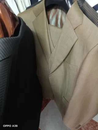 Abiti da uomo in giacca nero e blu