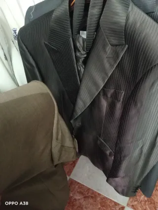 Abiti da uomo in giacca nero e blu