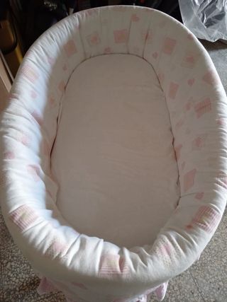 Culletta vintage rosa con baldacchino