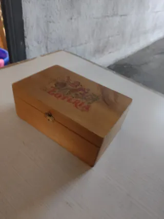 Antigua caja de madera Loteria