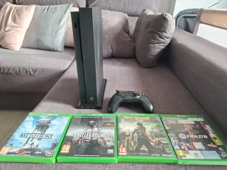 Xbox One X con mando