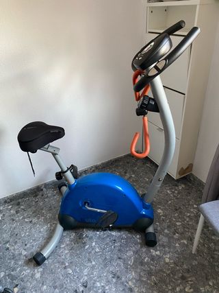 Bicicleta de gimnasio azul