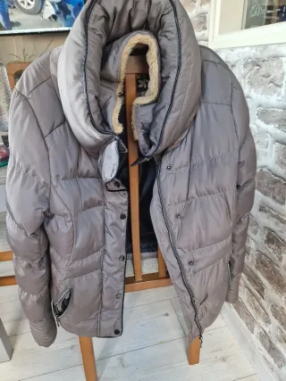 Cazadora acolchada marrón/gris