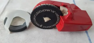 Etiquetadora Dymo Roja vintage.