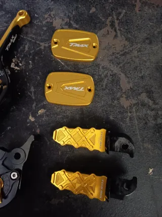 Accesorios TMAX Dorados