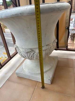 Vaso in pietra beige e grigio