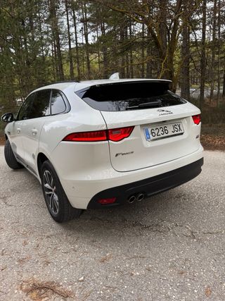 Jaguar F-Pace 2016