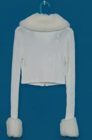 Top Corto Blanco Punto Trenzado Pelo Sintético